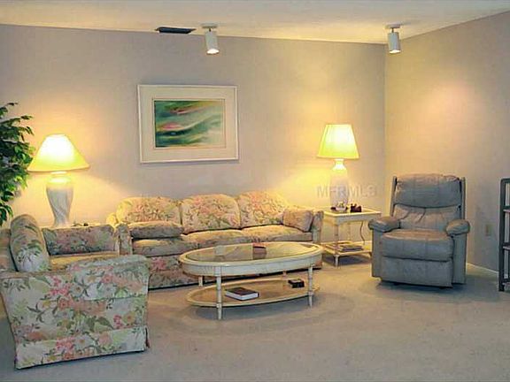 4th image of 267 Laurel Hollow Dr #90
