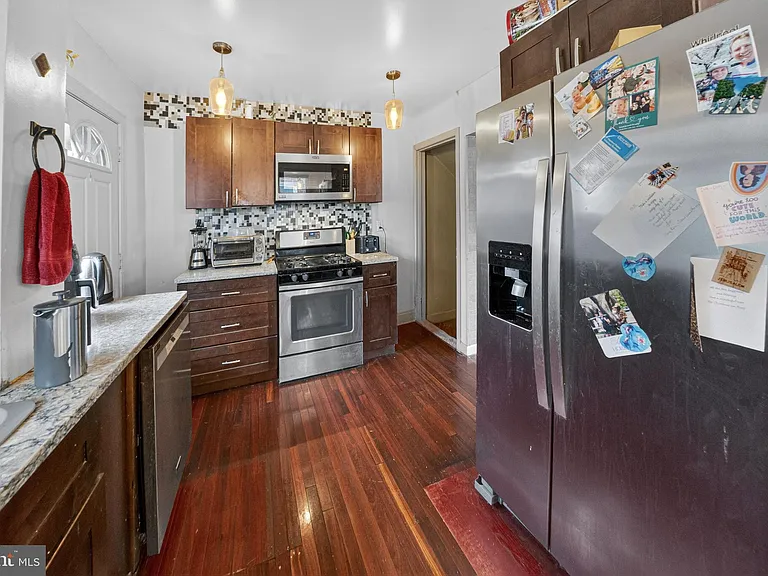 4409 Polk St NE — Photo 3