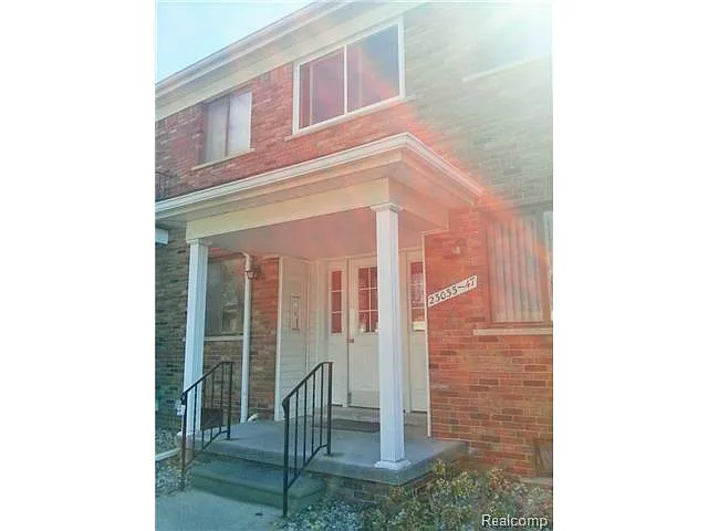 23041 Liberty St photo 1