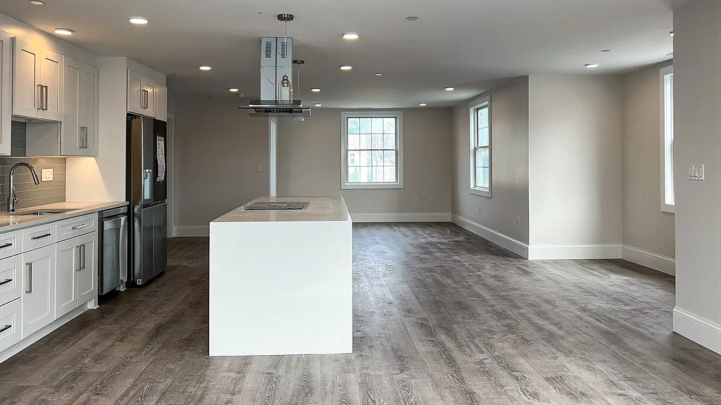 1 bed, 1.5 bath, 1176 sqft, $3,100 — Photo 3