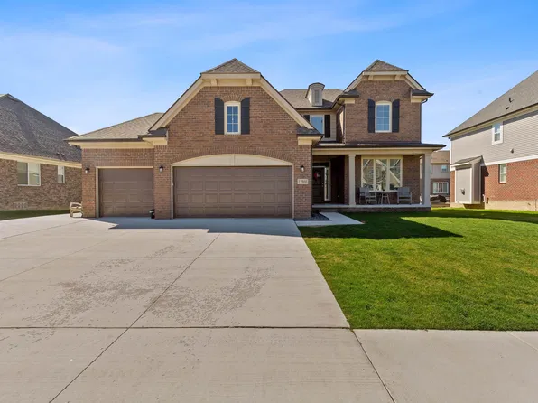 17966 Hogan Dr, Macomb, MI 48042