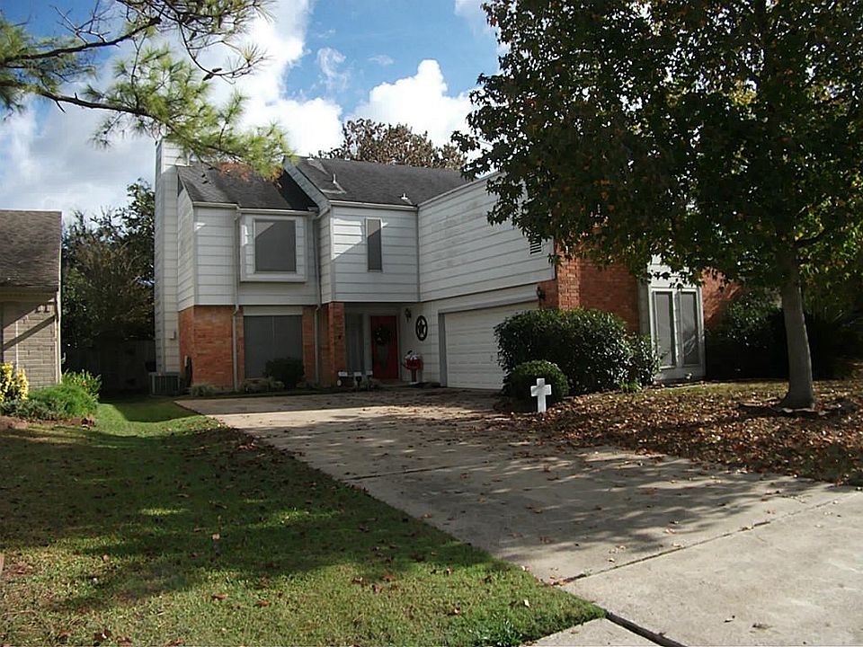 1st image of 30 Oak Harbor Dr