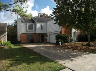 30 Oak Harbor Dr, Houston, TX 77062