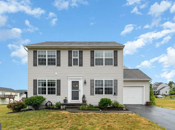 242 W Imperial Dr, Aspers, PA 17304