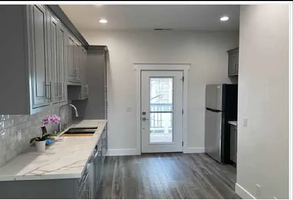 221 Ocean St #A — Photo 2