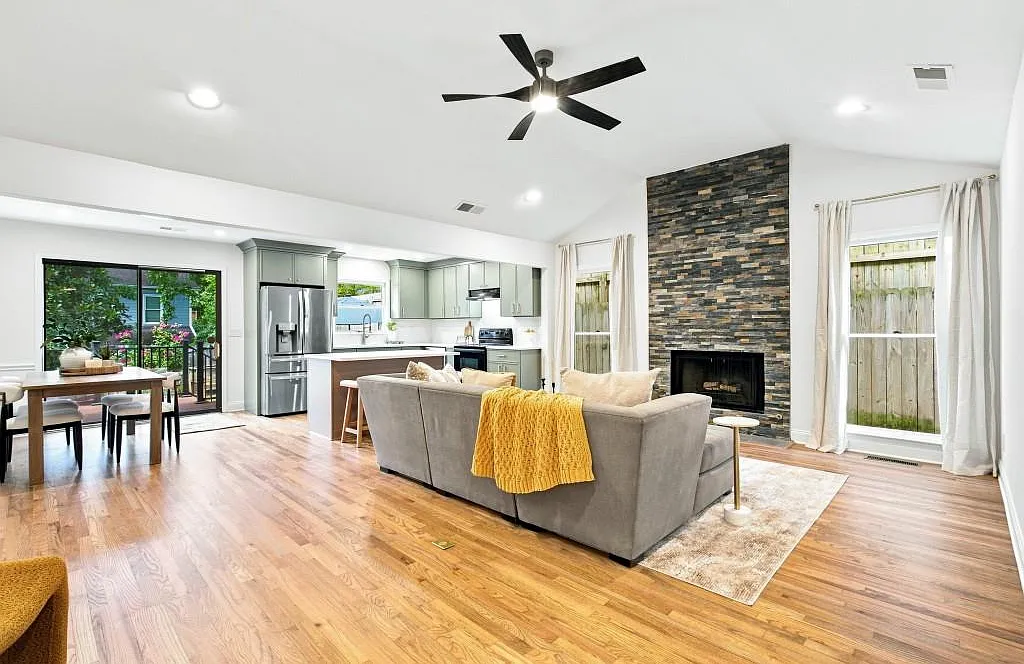 2 bed, 2.0 bath, 1366 sqft, $3,750 — Photo 4