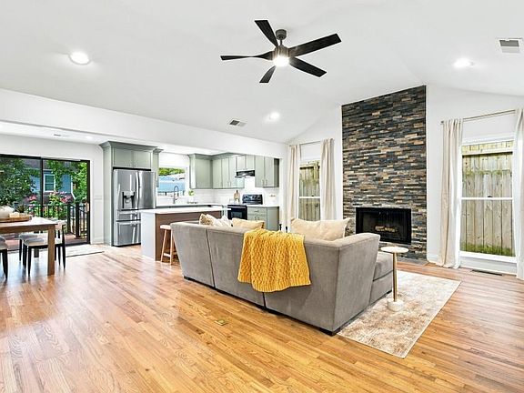 4th image of 1113 Capital Club Cir NE
