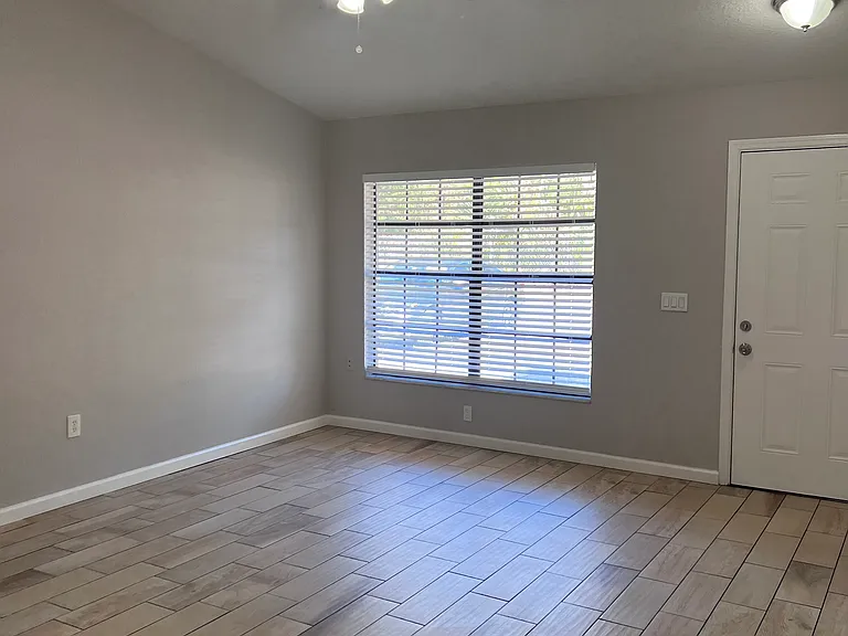 639 Woodlane Cir — Photo 3