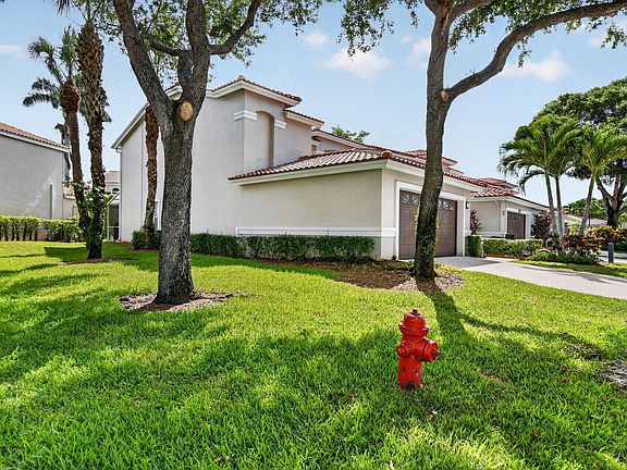 3rd image of 10401 Lake Vista Circle