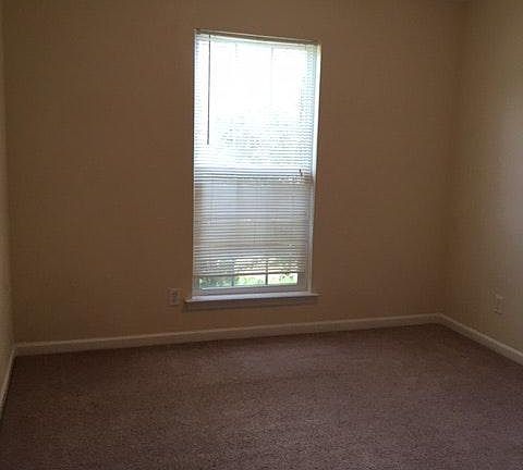 3rd image of 99 Laurel Way NE
