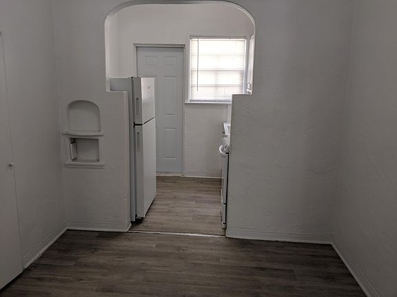 5th image of 708 14th Pl APT 6