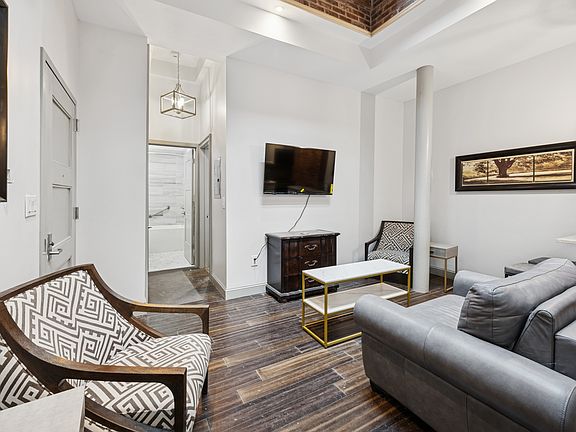 5th image of 218 E 125th St APT 3