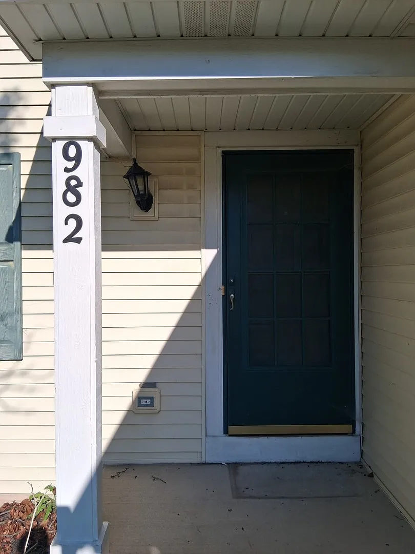 3 bed, 2.5 bath, 1624 sqft, $3,000 — Photo 2