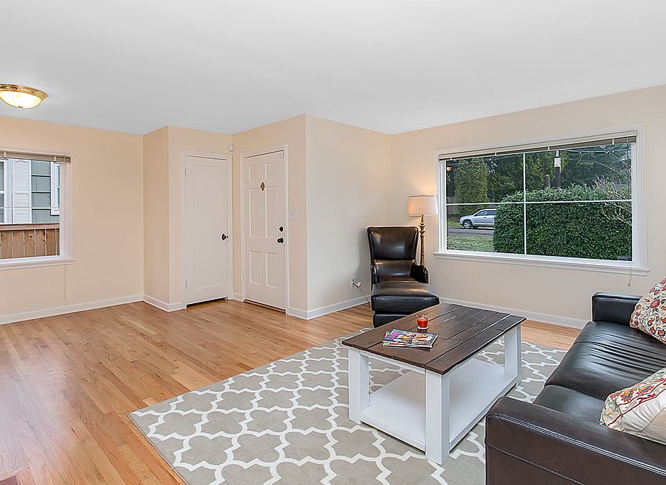 1st image of 11343 15th Ave NE