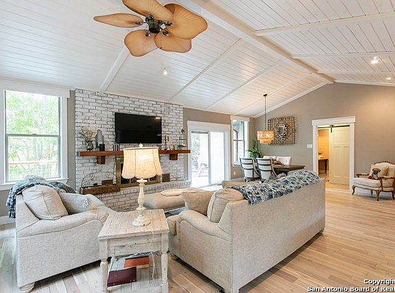 3rd image of 2234 San Jacinto Dr