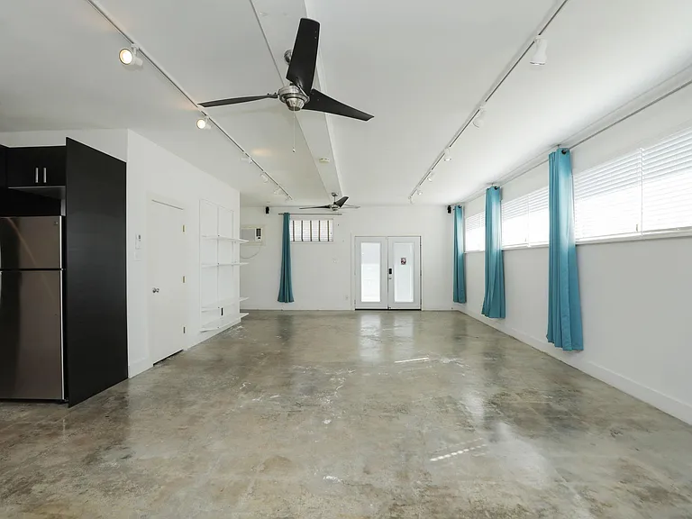 2215 Cleburne St — Photo 12