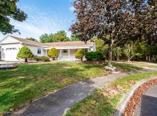1 Kresson Ct, Toms River, NJ 08757
