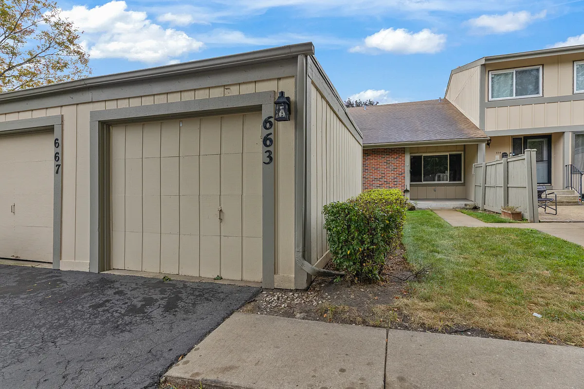 3 bed, 1135 sqft, $2,795 — Photo 2