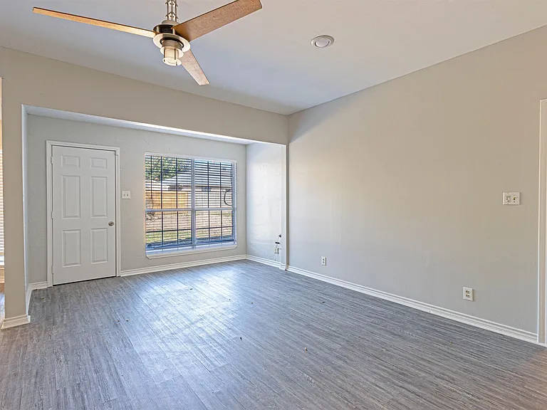 5605 Calais Dr — Photo 4
