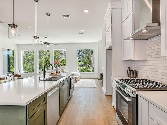 5th image of 806 Fisher St #F