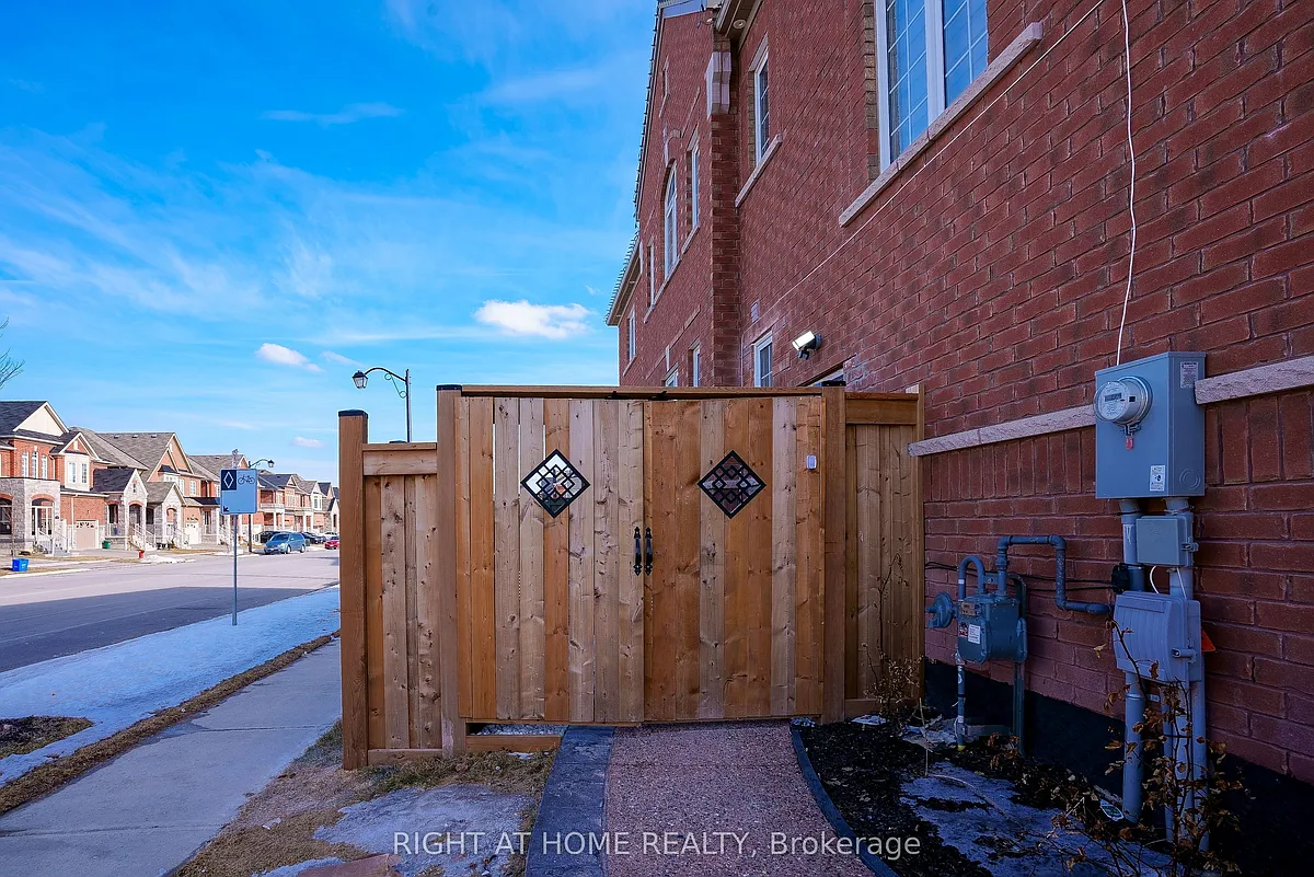 Building Photo - 440 Downes Jackson Hts #BASEMENT