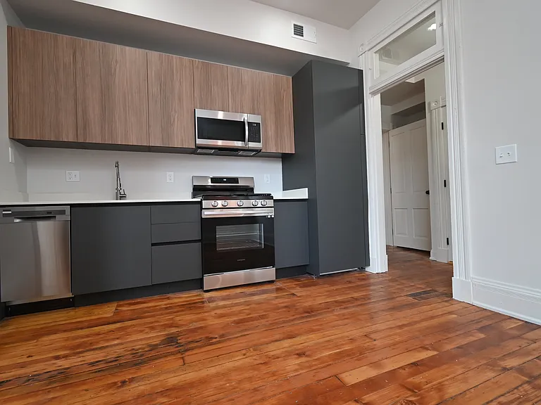 709 Columbia St #4 — Photo 10