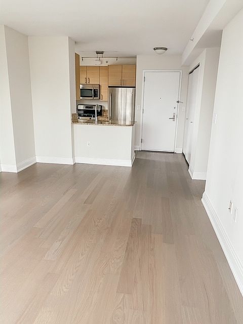 1st image of 125 W 31st St APT 16b