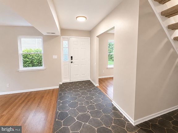 3rd image of 232 S Fieldstone Ct