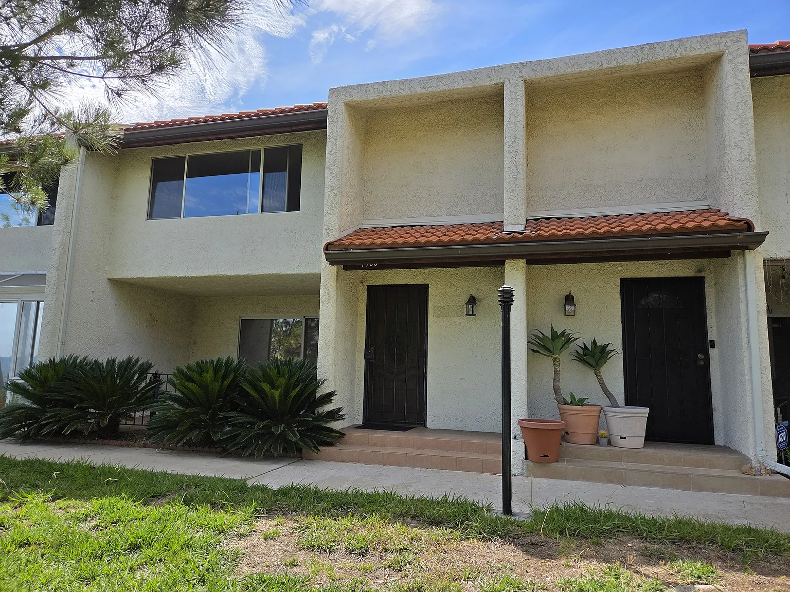 3 bed, 2.5 bath, 1602 sqft, $4,200 — Photo 2