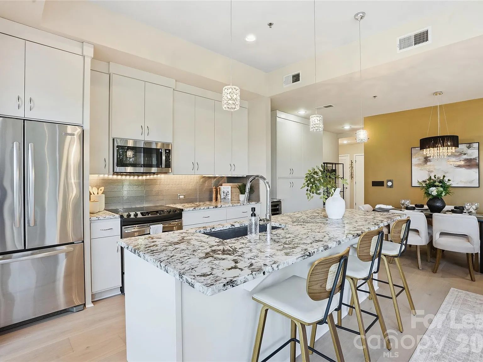 1 bed, 1.0 bath, 1106 sqft, $2,600 — Photo 2