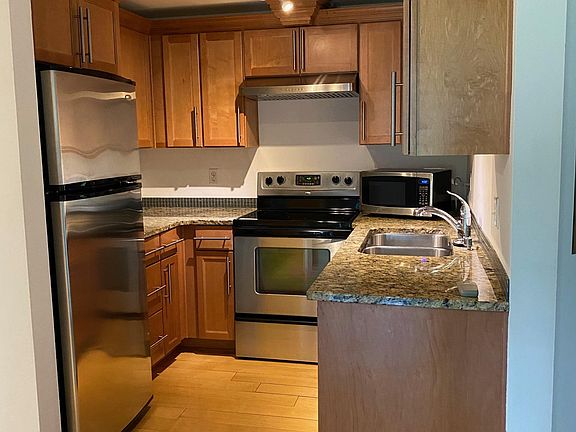 3rd image of 231 Belmont Ave E Unit 201