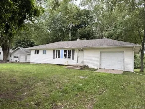 5407 Oak Grove Rd, Howell, MI 48855