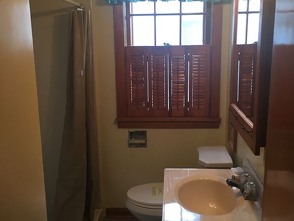 3rd image of 3004 Wilson Ave
