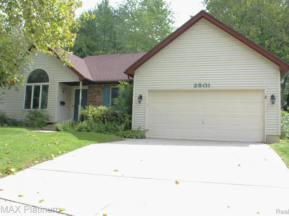 2501 Skye Rd, Lansing, MI 48911