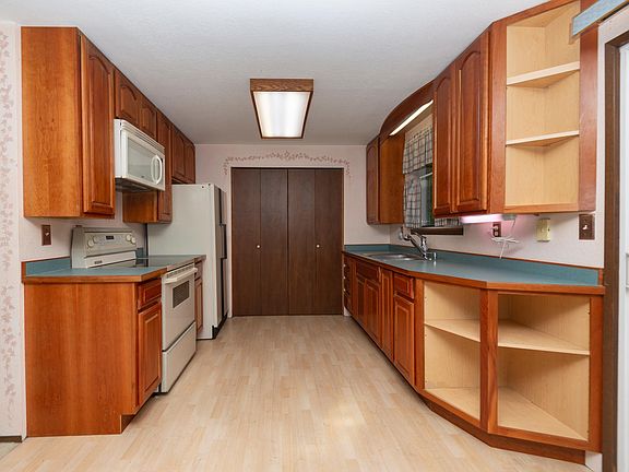 Kitchen with washer/dryer behind closet doors
