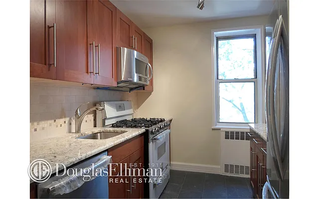 Sold by Douglas Elliman | media 14