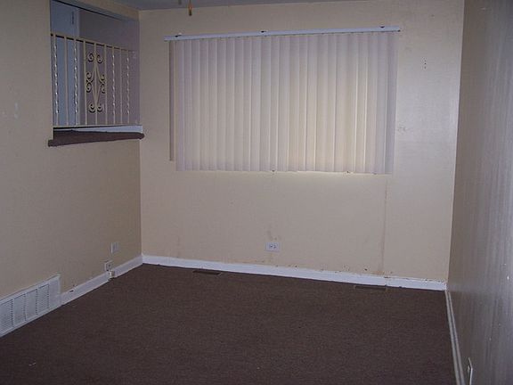 4th image of 1735 N Drury Ln