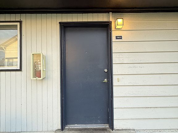 2nd image of 1902 1st St APT 4