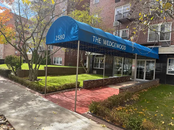 2580 Ocean Parkway image 2 of 22