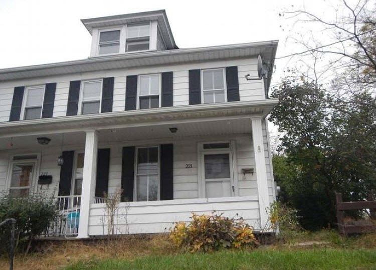 1st image of 221 S Carlisle St