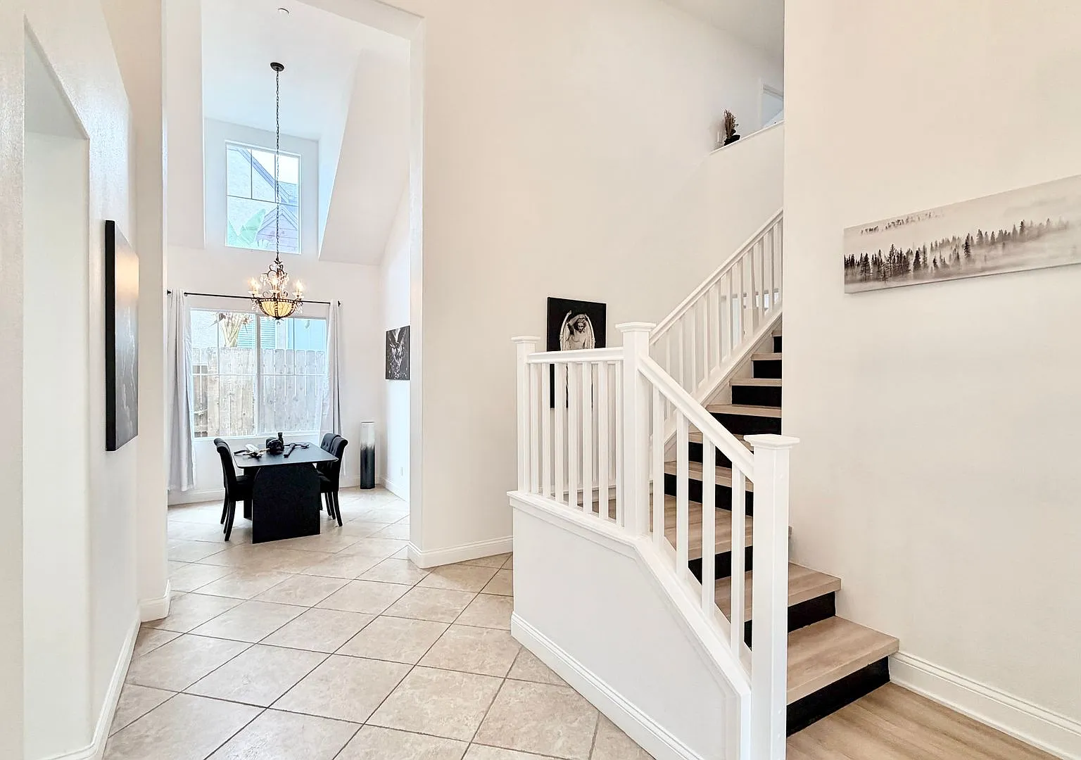 Beautiful Home in the Wonderful, Private, & Gated Poets Square HOA Community of Fallbrook! — Photo 2