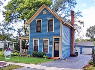 215 N Wisconsin St, Carpentersville, IL 60110