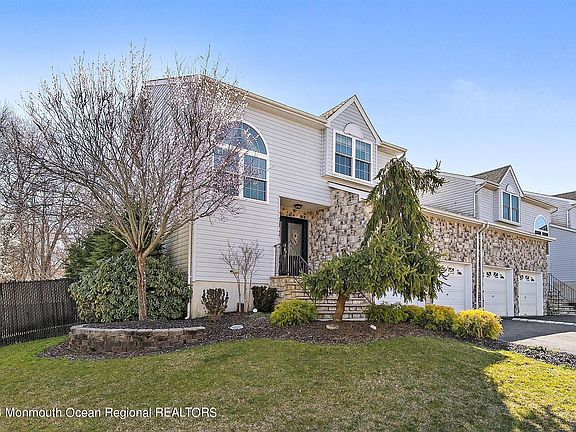 3rd image of 25 Skylark Ct