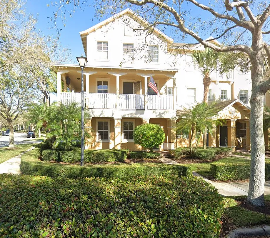 3 bed, 2.5 bath, 2220 sqft, $3,385 — Photo 2
