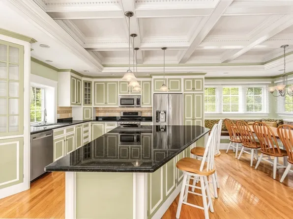 4 Chilmark Rd, Franklin, MA 02038