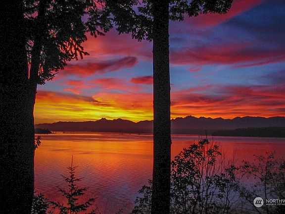 Perfect spot for watching beautiful sunsets.>