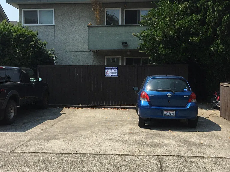 6214 9th Ave NE — Photo 2