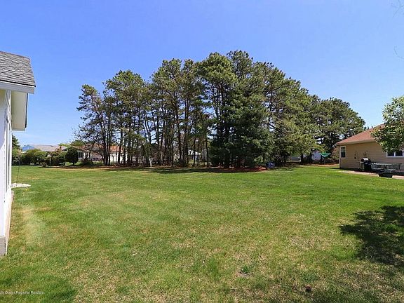 4th image of 75 Portsmouth Dr