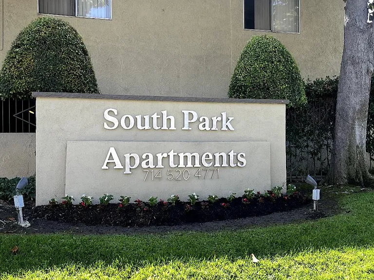 South Park Apartments — Photo 9