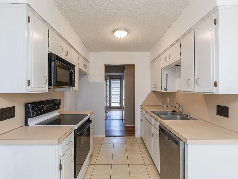 3902 Karen Dr — Photo 13